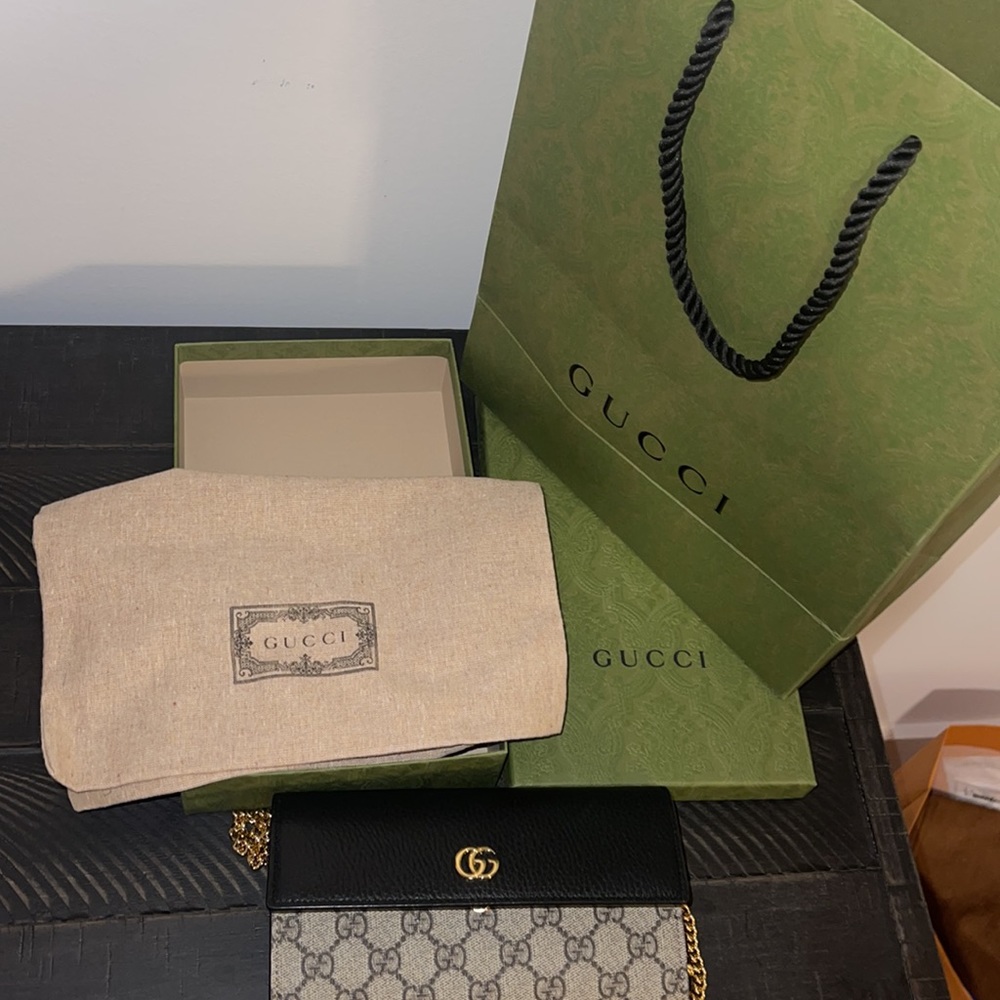 Authentic Gucci Chain Wallet - Picture 4 of 10